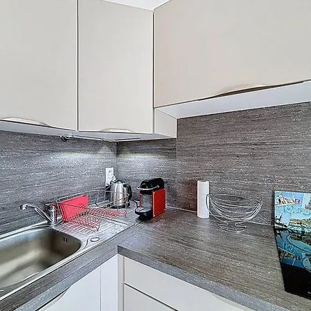 Joli Avec Terrasse Et Parking Proche - Fr-1-770-46 *