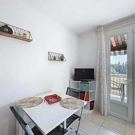 Joli Avec Terrasse Et Parking Proche - Fr-1-770-46 *