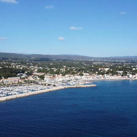 Joli Avec Terrasse Et Parking Proche - Fr-1-770-46 *
