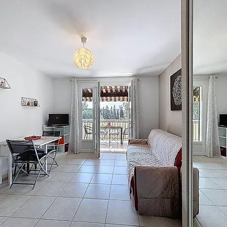Joli Avec Terrasse Et Parking Proche - Fr-1-770-46